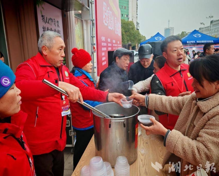 腊八节 嘉鱼城区20余个赠粥点派发爱心腊八粥.docx