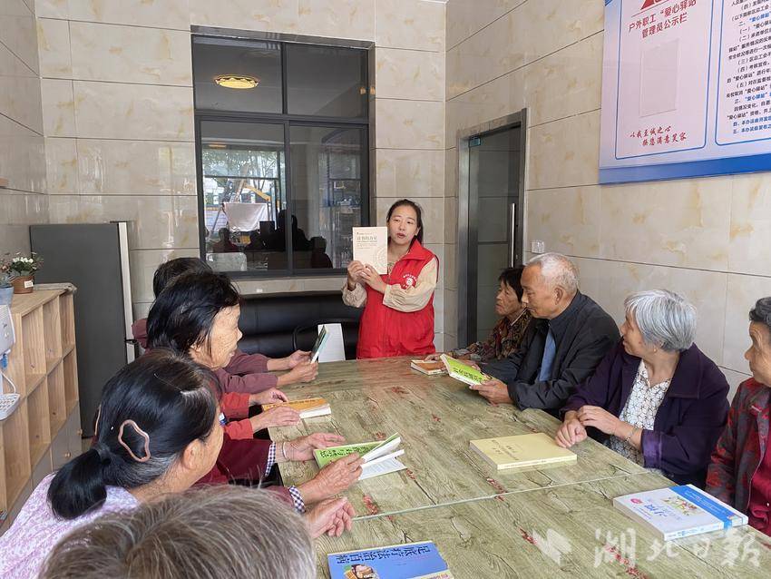 书香润银龄 阅读享时光.doc